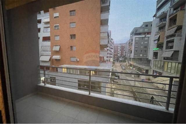 Tirane, jepet me qera apartament 2+1 Kati 2, 135 m² 500 Euro (Astir)