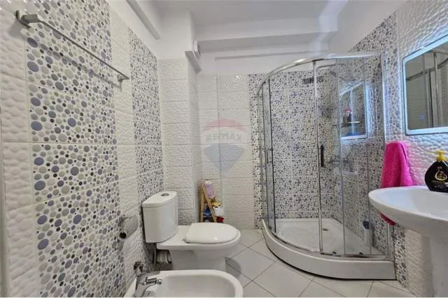 Tirane, shitet apartament 2+1 Kati 3, 105 m² 155.000 Euro (Liqeni i thate)