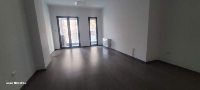 Tirane, jepet me qera zyre Kati 3, 120 m² 700 Euro (Kompleksi Square 21)