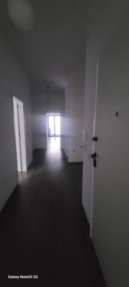 Tirane, jepet me qera zyre Kati 3, 120 m² 700 Euro (Kompleksi Square 21)