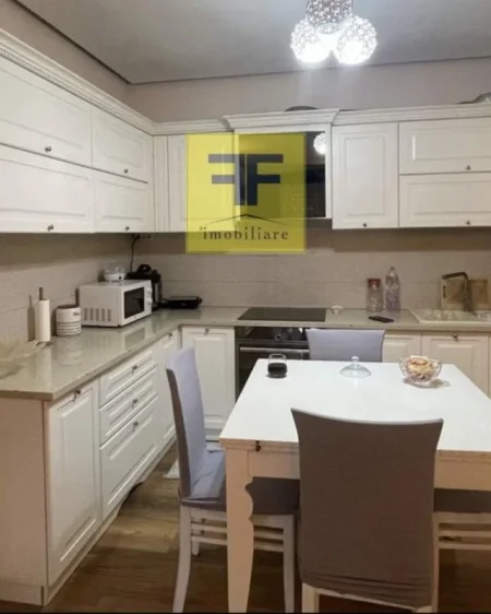 Tirane, jepet me qera apartament 120 m² 700 Euro