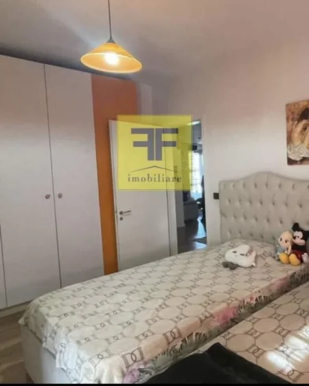 Tirane, jepet me qera apartament 120 m² 700 Euro