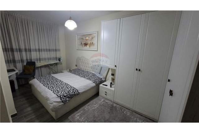 Tirane, jepet me qera apartament 2+1+A+BLK Kati 8, 90 m² 450 Leke (Kompleksi Molla)