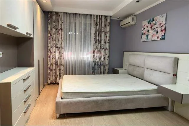 Tirane, jepet me qera apartament 2+1+A+BLK Kati 2, 100 m² 800 Euro