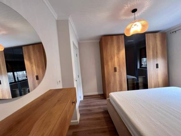 Tirane, jepet me qera apartament 1+1 Kati 4, 60 m² 500 Euro (vasil shanto)
