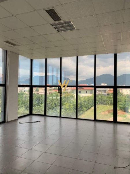 Tirane, jepet me qera ambjent biznesi Kati 2, 600 m² 2.900 Euro (KAMEZ)