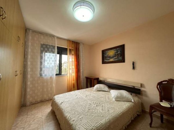 Tirane, jepet me qera apartament 2+1 Kati 4, 76 m² 380 Euro (ali demi)