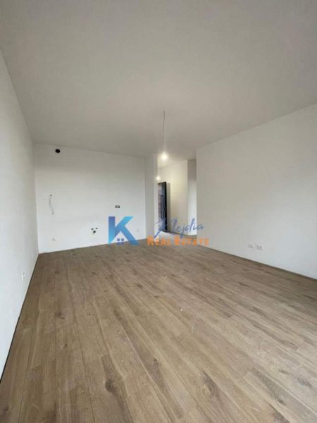 Tirane, jepet me qera apartament 1+1+BLK Kati 2, 65 m² 500 Euro (Ali Demi)