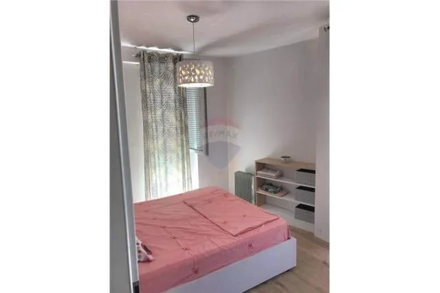 Tirane, jepet me qera apartament 1+1+BLK Kati 6, 65 m² 550 Euro (Kompleksi Kontakt)
