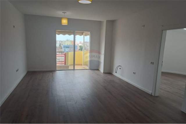 Tirane, shitet apartament 1+1 Kati 5, 68 m² 90.000 Euro