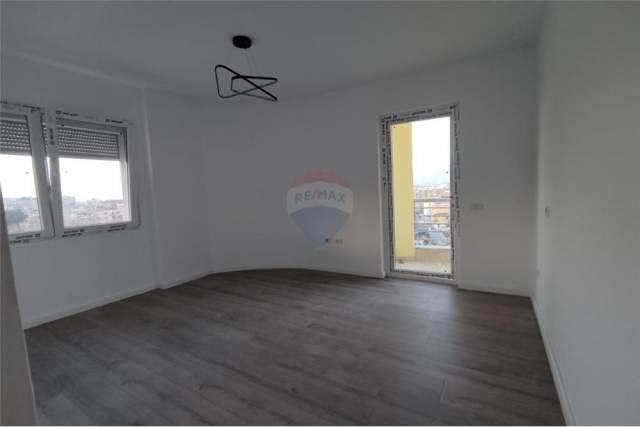 Tirane, shitet apartament 1+1 Kati 5, 68 m² 90.000 Euro