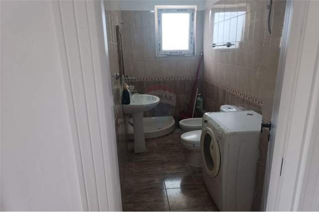 Tirane, shitet apartament 1+1 Kati 5, 68 m² 90.000 Euro