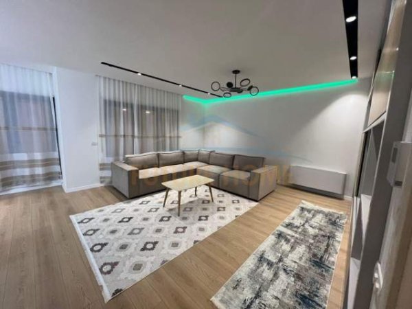 Tirane, jepet me qera apartament 3+1 Kati 6, 190 m² 1.000 Euro (UNAZA E RE)