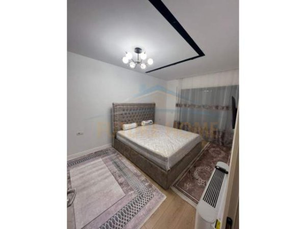 Tirane, jepet me qera apartament 3+1 Kati 6, 190 m² 1.000 Euro (UNAZA E RE)