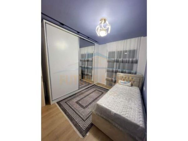 Tirane, jepet me qera apartament 3+1 Kati 6, 190 m² 1.000 Euro (UNAZA E RE)