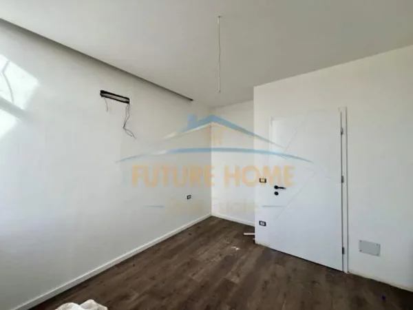 Tirane, jepet me qera apartament 1+1+BLK Kati 8, 63 m² 84.000 Euro (Unaza e Re)