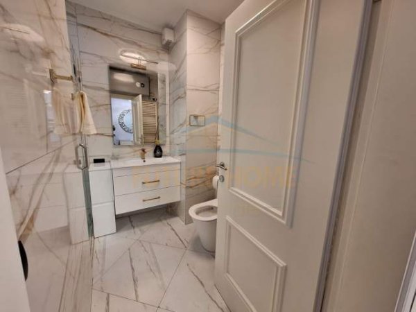 Tirane, jepet me qera apartament 2+1 Kati 5, 120 m² 1.000 Euro (Bulevardi Zogu I)