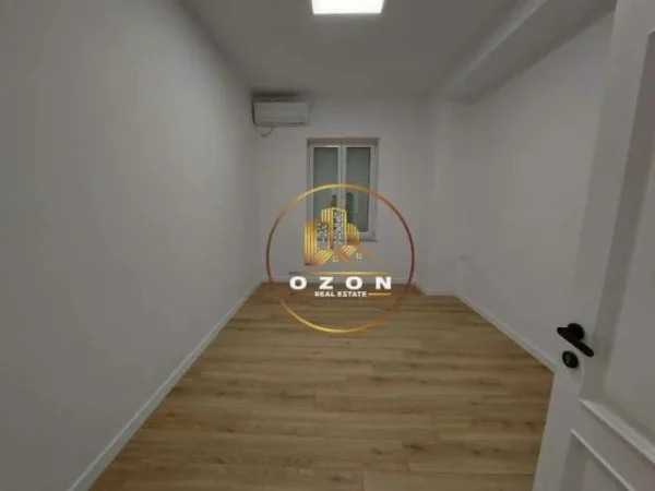 Tirane, jepet me qera apartament 2+1 Kati 3, 105 m² 900 Euro (Shallvaret)