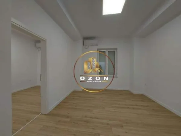 Tirane, jepet me qera apartament 2+1 Kati 3, 105 m² 900 Euro (Shallvaret)