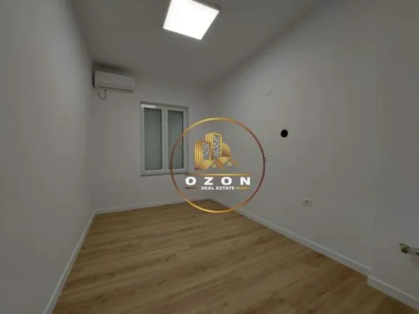 Tirane, jepet me qera apartament 2+1 Kati 3, 105 m² 900 Euro (Shallvaret)