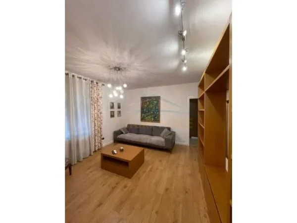 Tirane, jepet me qera apartament 2+1+BLK Kati 2, 90 m² 700 Euro (Kompleksik Kolombo)