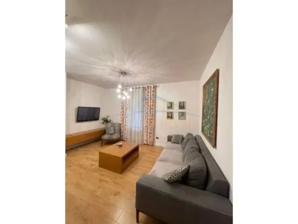 Tirane, jepet me qera apartament 2+1+BLK Kati 2, 90 m² 700 Euro (Kompleksik Kolombo)