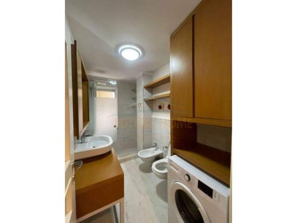 Tirane, jepet me qera apartament 2+1+BLK Kati 2, 90 m² 700 Euro (kompleksi kolombo)