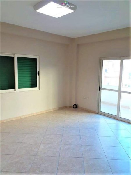Tirane, jepet me qera zyre Kati 3, 250 m²  800 Euro (kodra e diellit)
