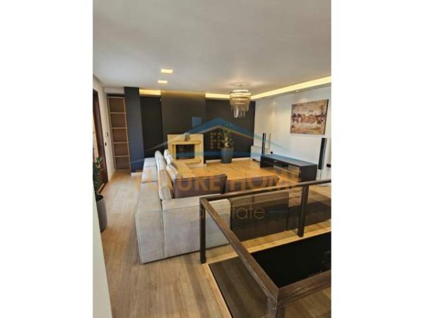 Tirane, shitet apartament duplex Dublex Kati 4, 413 m² 1 Euro (rruga themistokli germenji)