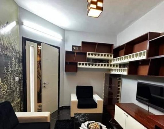 Tirane, jepet me qera apartament 3+1+2BLK Kati 2, 107 m² 650 Euro (Stacioni i Trenit)
