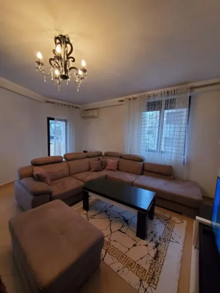 Tirane, jepet me qera apartament 2+1 Kati 2, 97 m² 350 Euro (Muhamed Deliu)