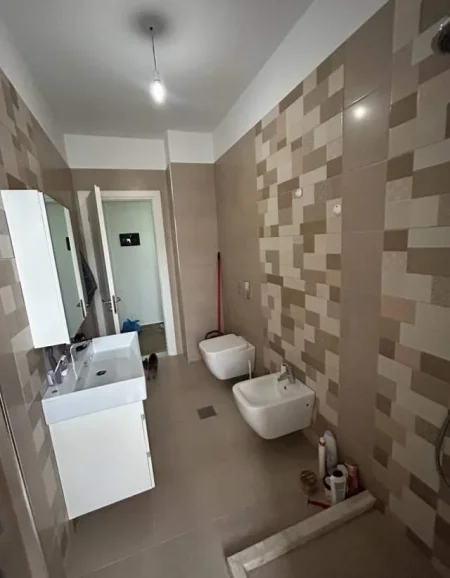 Tirane, jap me qera apartament 2+1+BLK Kati 4, 80 m² 350 Euro (Rruga Shefqet Kuka)