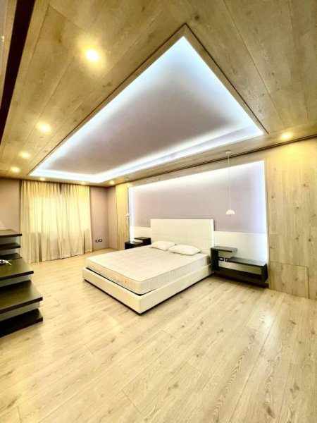 Tirane, shitet Vile 300 m² 650.000 Euro (Ish Stacioni Parafundit i Tiranes se Re)