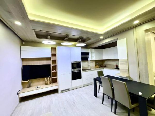 Tirane, shitet Vile 300 m² 650.000 Euro (Ish Stacioni Parafundit i Tiranes se Re)