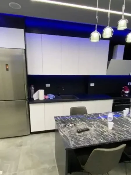 Tirane, jepet me qera apartament 2+1+BLK Kati 6, 95 m² 650 Euro (Rruga Nexho Konomi)