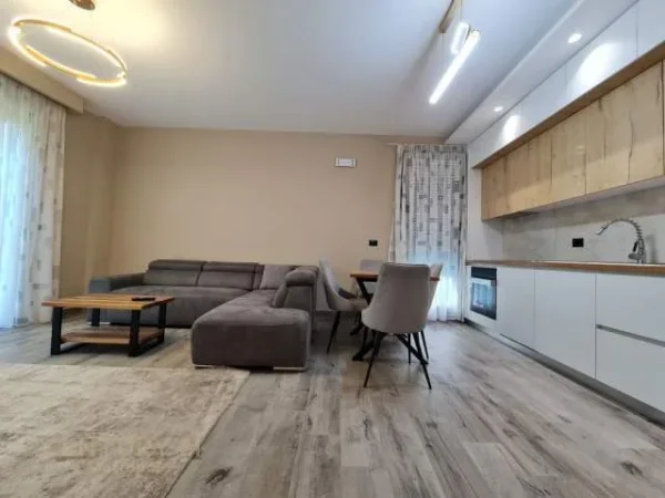 Tirane, jepet me qera apartament 1+1+BLK 70 m² 650 Euro (Teg)