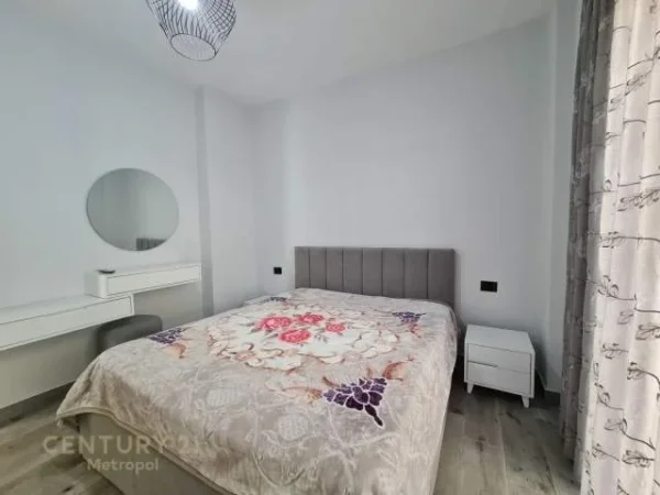Tirane, jepet me qera apartament 1+1+BLK 70 m² 650 Euro (Teg)