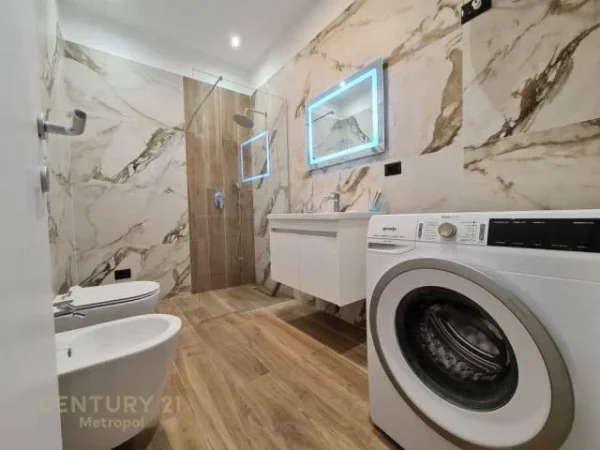 Tirane, jepet me qera apartament 1+1+BLK 70 m² 650 Euro (Teg)