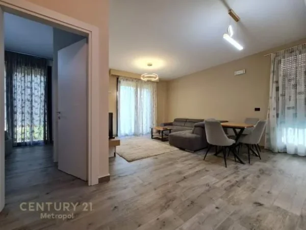 Tirane, jepet me qera apartament 1+1+BLK 70 m² 650 Euro (Teg)