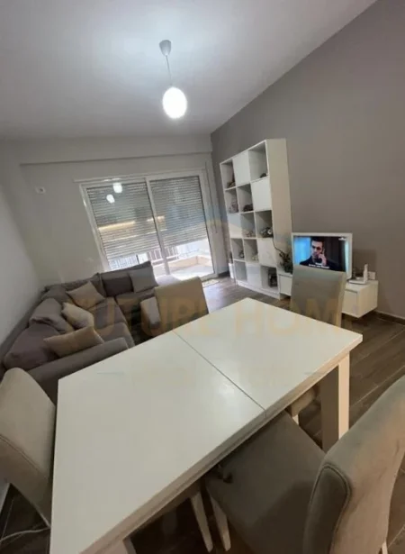 Tirane, jepet me qera apartament 2+1+BLK Kati 4, 82 m² 350 Euro (Rruga Teleferikut)
