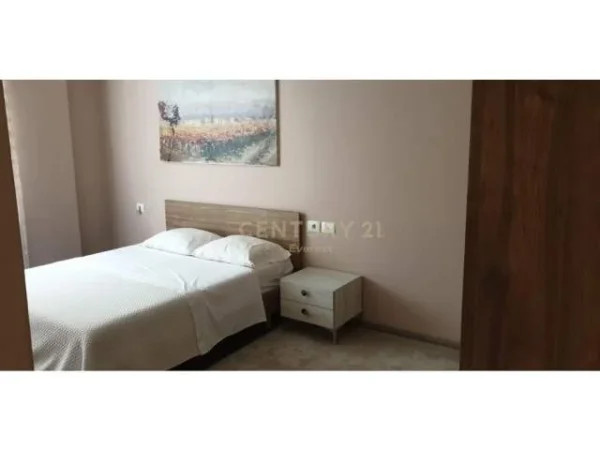 Tirane, jepet me qera apartament 650 Euro (Sheshi willson)