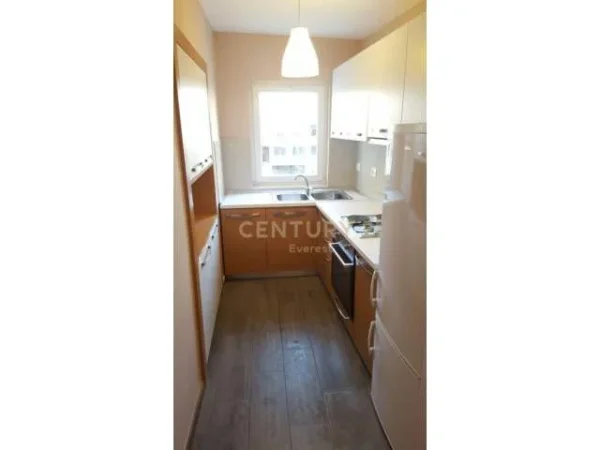 Tirane, jepet me qera apartament 650 Euro (Sheshi willson)