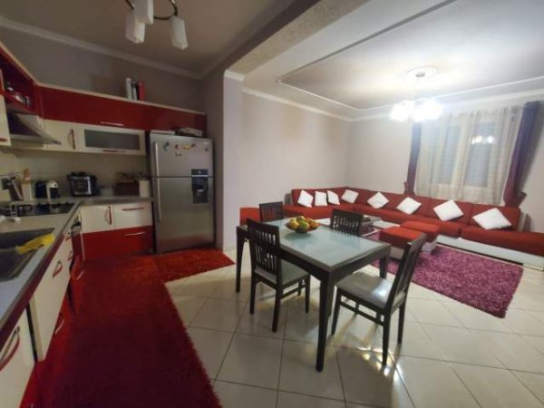 Tirane, jepet me qera Vile 2 Katshe 300 m² 1.000 Euro