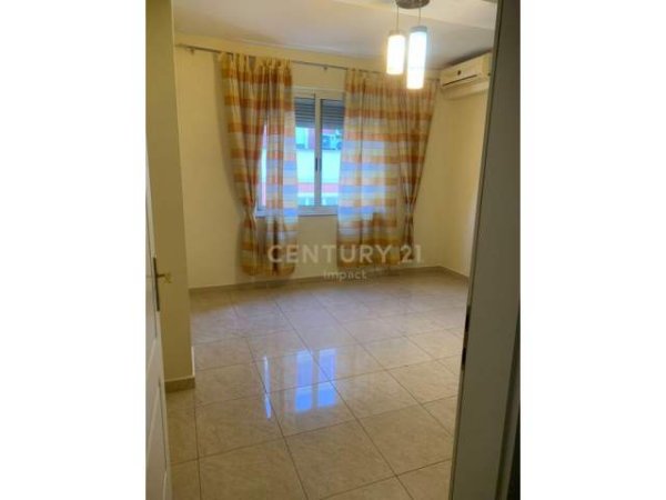 Tirane, jepet me qera apartament 5+1 Kati 6, 157 m² 1.000 Euro (Rruga Brigada e VIII)