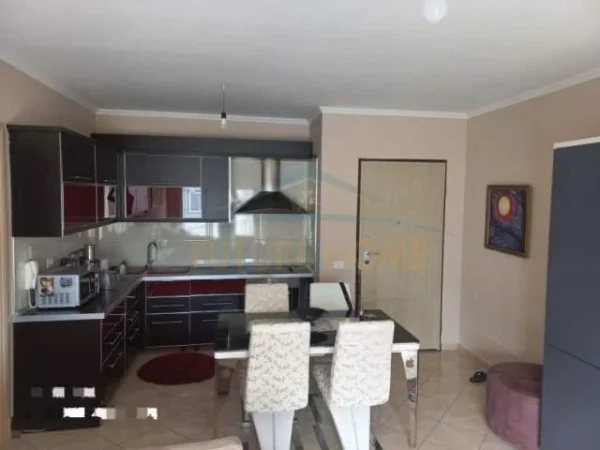 Tirane, jepet me qera apartament 2+1+BLK Kati 4, 87 m² 850 Euro (Rruga e Kavajes)