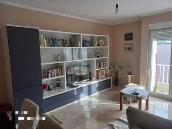Tirane, jepet me qera apartament 2+1+BLK Kati 4, 87 m² 850 Euro (Rruga e Kavajes)