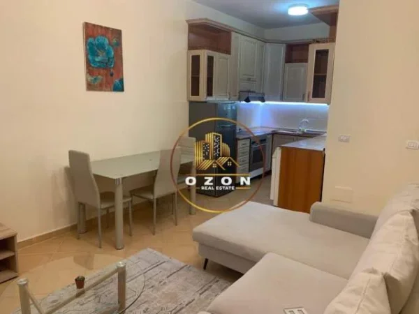 Tirane, jepet me qera apartament 2+1 Kati 2, 95 m² 450 Euro (Vasil Shanto)