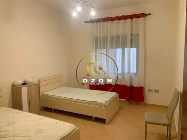 Tirane, jepet me qera apartament 2+1 Kati 2, 95 m² 450 Euro (Vasil Shanto)