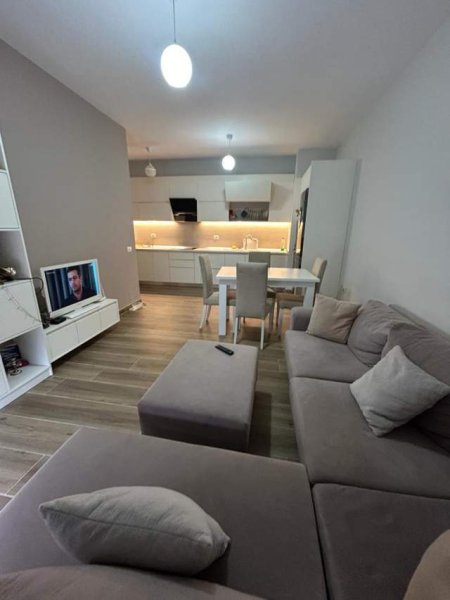 Tirane, jepet me qera apartament 2+1 Kati 4, 81 m² 350 Euro (Rruga e Teleferikut)