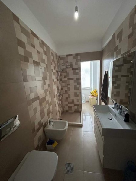 Tirane, jepet me qera apartament 2+1 Kati 4, 81 m² 350 Euro (Rruga e Teleferikut)